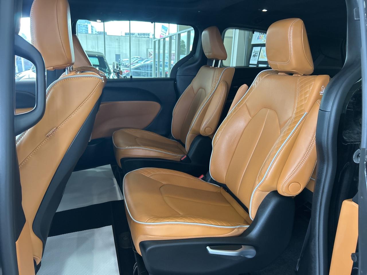 2023 Chrysler Pacifica Hybrid Pinnacle w/FamCam, DVD, NAV, Sunroof, 360 Camera Photo