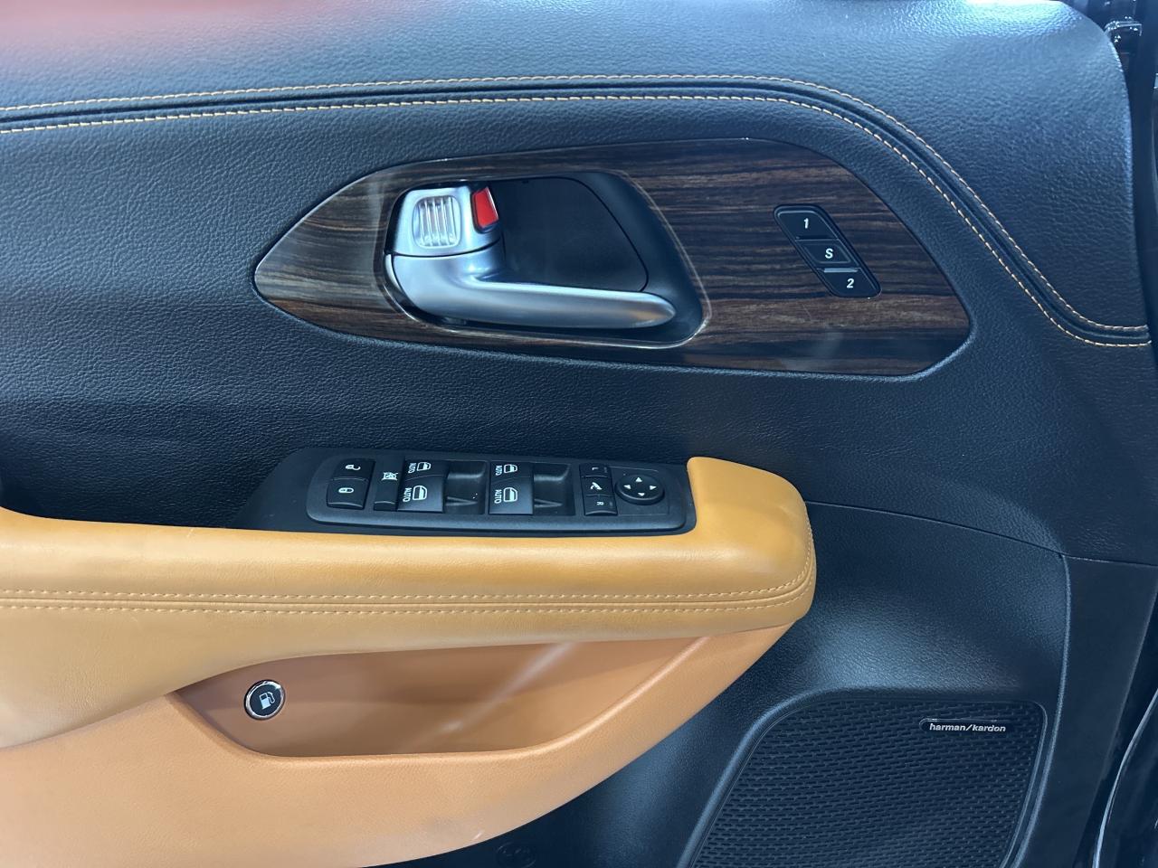 2023 Chrysler Pacifica Hybrid Pinnacle w/FamCam, DVD, NAV, Sunroof, 360 Camera Photo