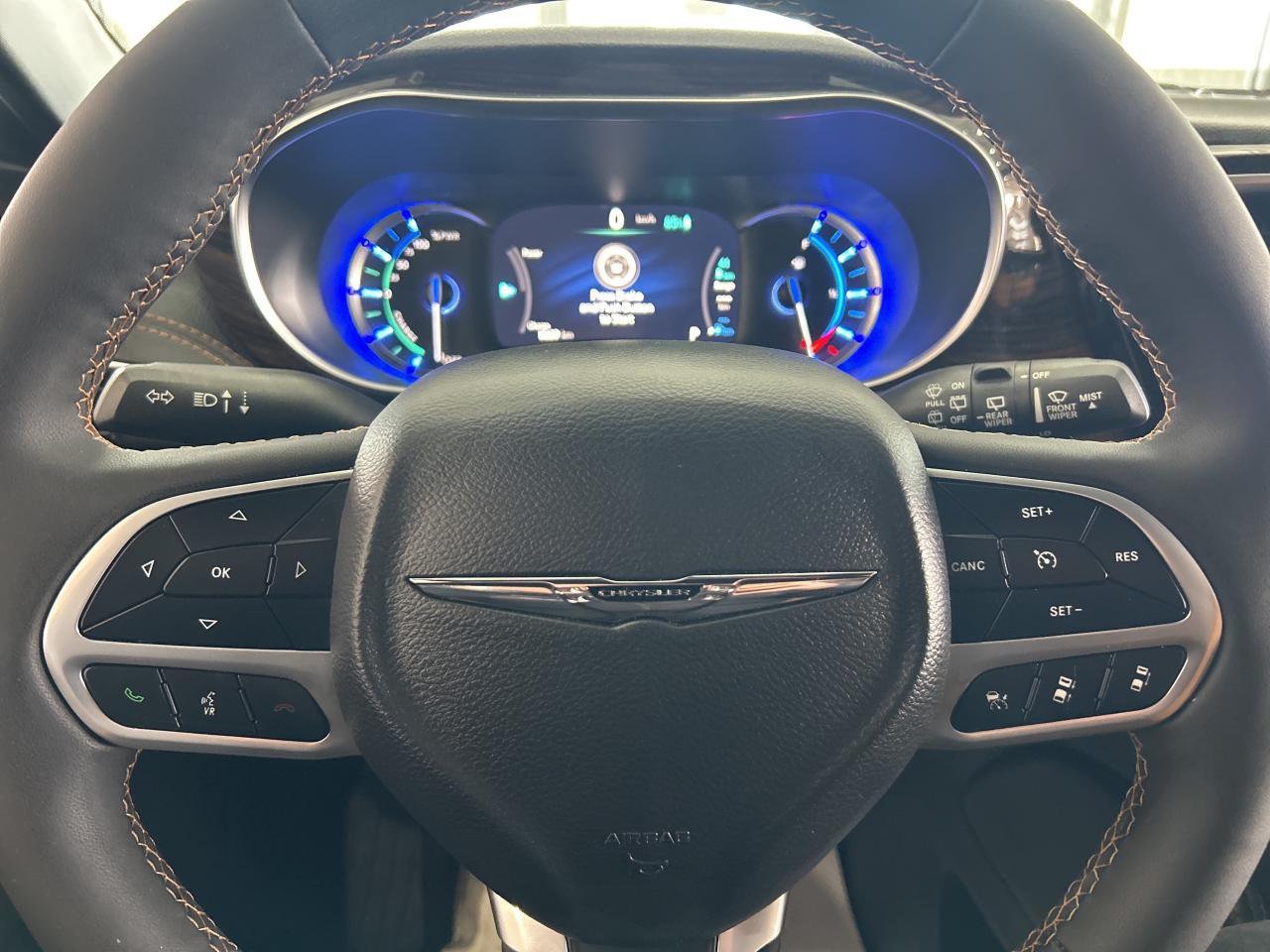 2023 Chrysler Pacifica Hybrid Pinnacle w/FamCam, DVD, NAV, Sunroof, 360 Camera Photo