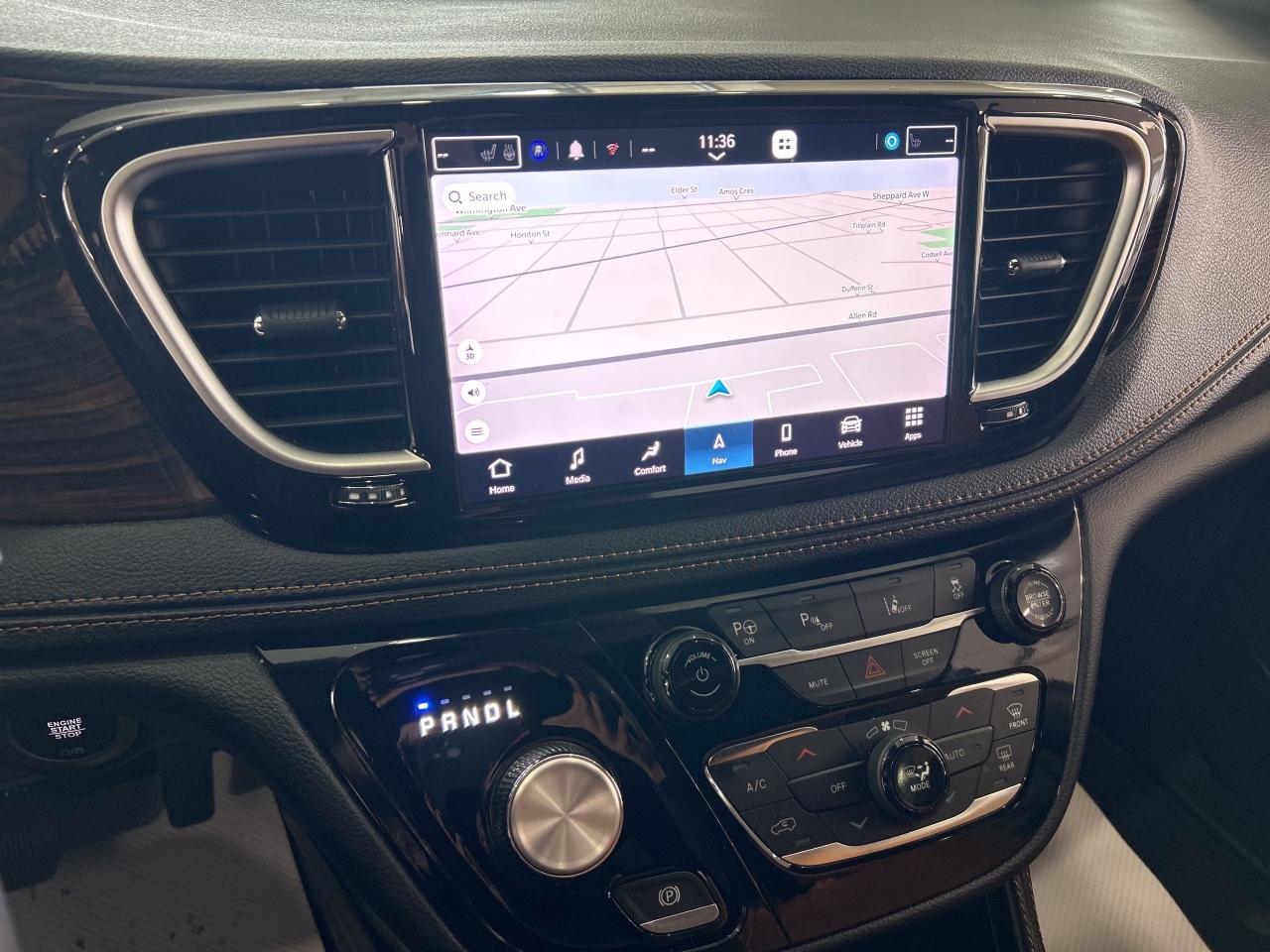 2023 Chrysler Pacifica Hybrid Pinnacle w/FamCam, DVD, NAV, Sunroof, 360 Camera Photo