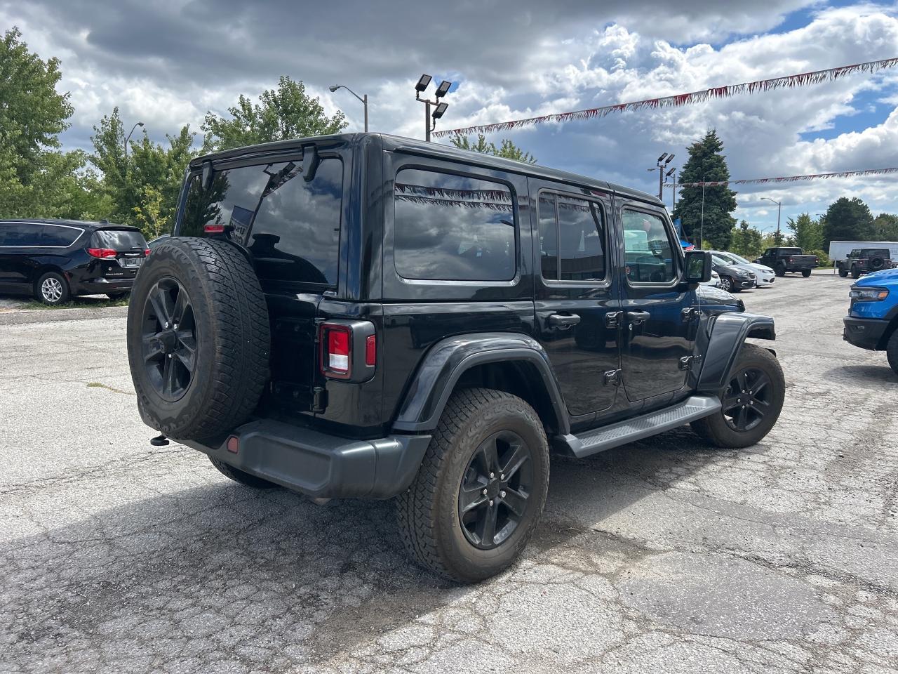 2023 Jeep Wrangler Sahara Altitude w/Dual Tops, Cold Weather, Steps Photo4