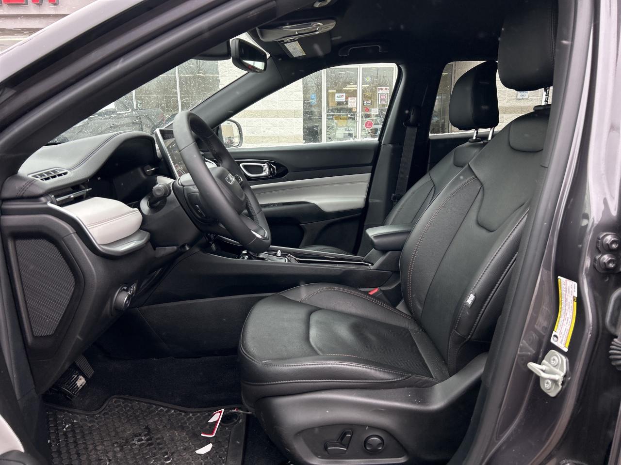 2024 Jeep Compass Limited 4x4 w/Leather, NAV, Power Liftgate Photo