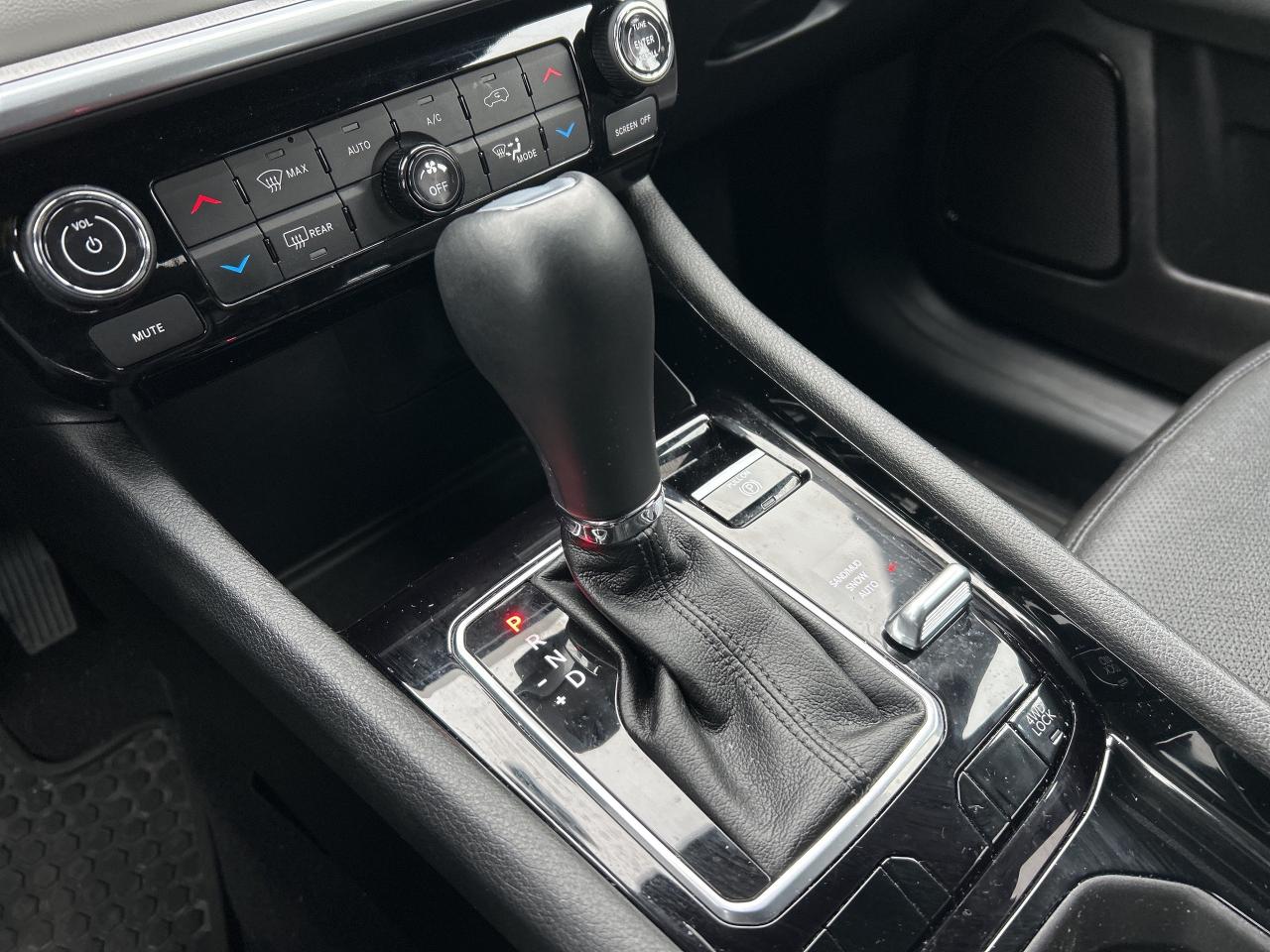 2024 Jeep Compass Limited 4x4 w/Leather, NAV, Power Liftgate Photo