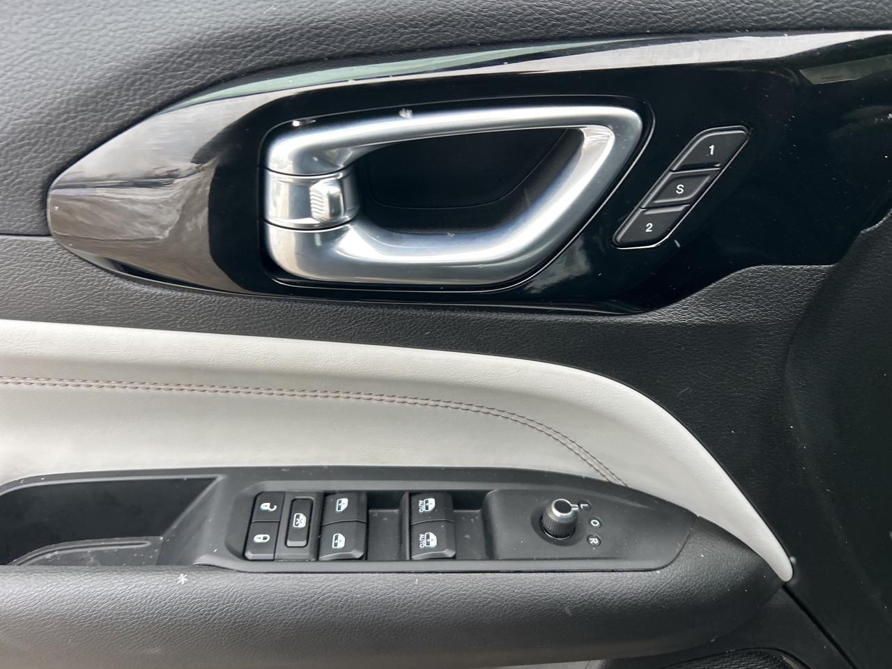 2024 Jeep Compass Limited 4x4 w/Leather, NAV, Power Liftgate Photo