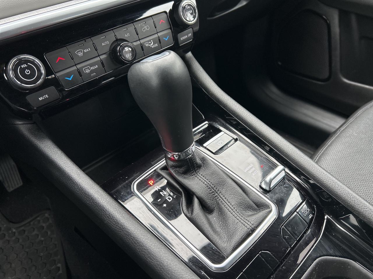 2024 Jeep Compass Limited 4x4 w/Leather, NAV, Power Liftgate Photo