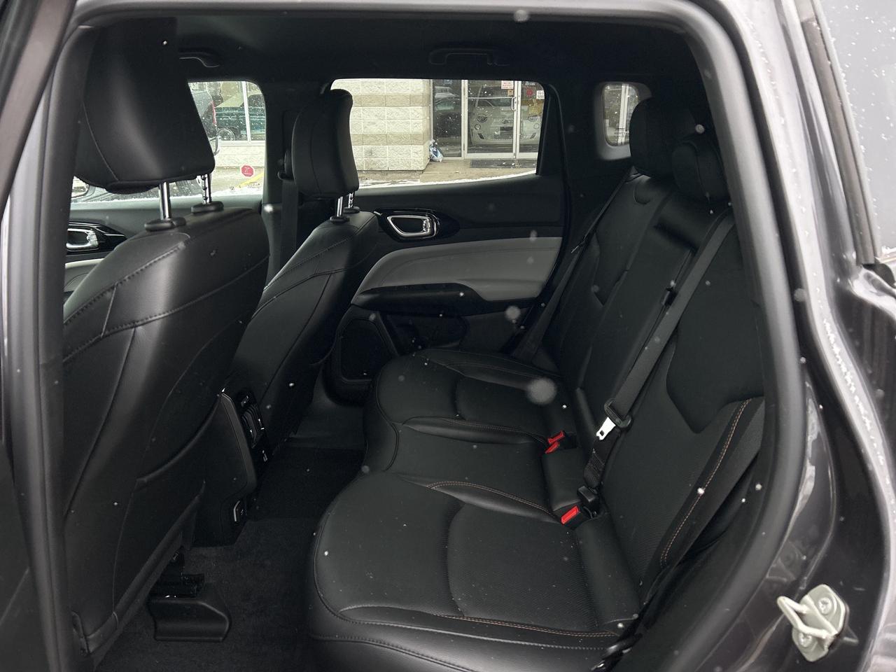 2024 Jeep Compass Limited 4x4 w/Leather, NAV, Power Liftgate Photo