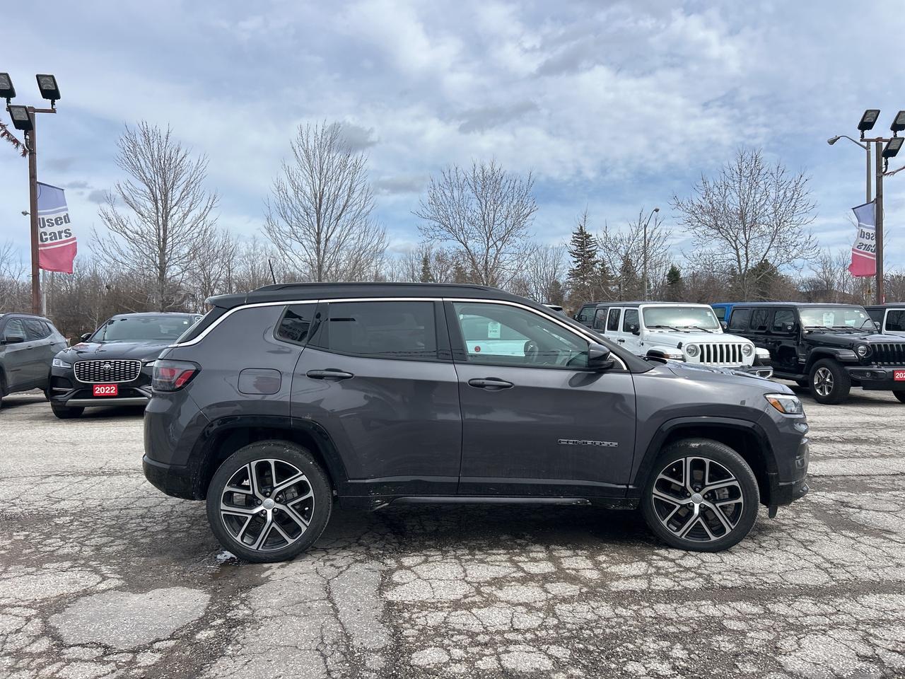 2024 Jeep Compass Limited 4x4 w/Leather, NAV, Power Liftgate Photo3