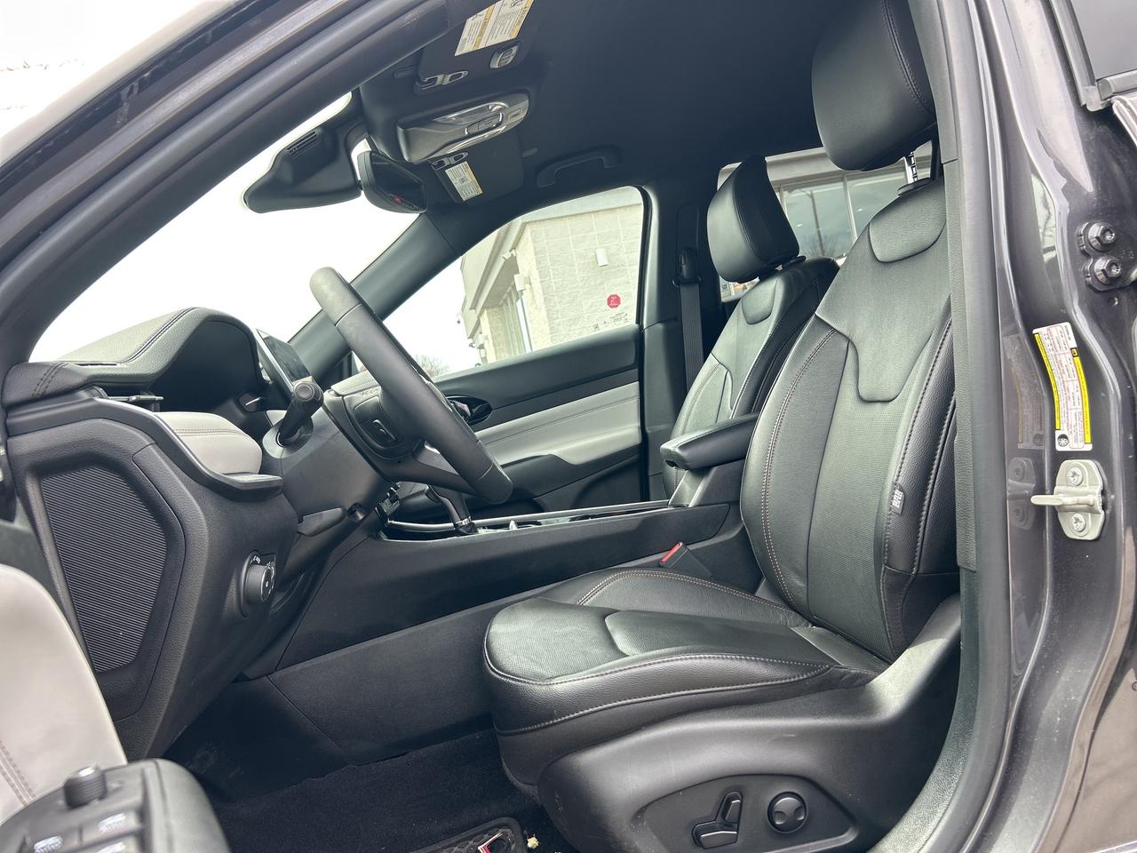 2024 Jeep Compass Limited 4x4 w/Leather, NAV, Power Liftgate Photo