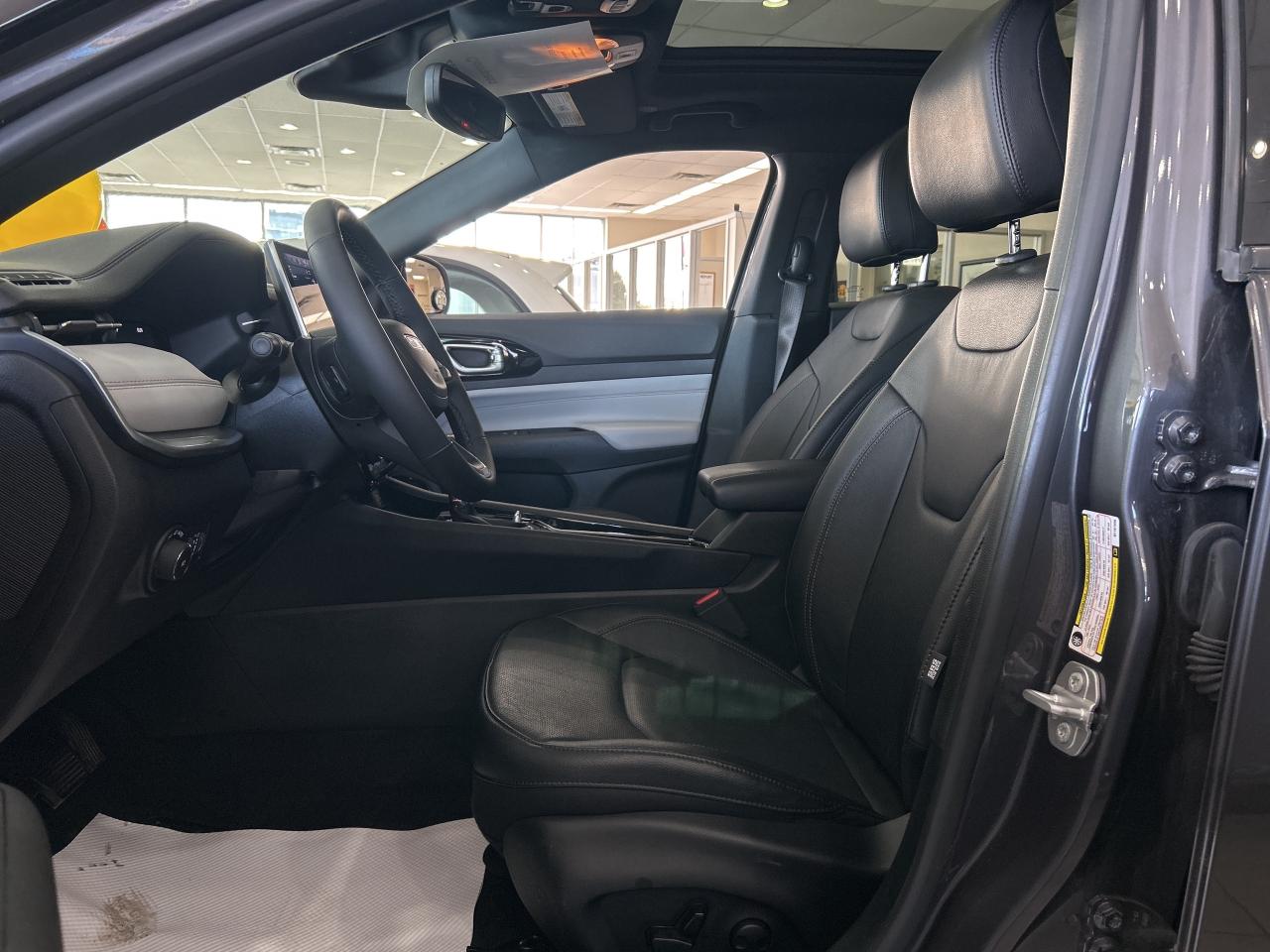 2024 Jeep Compass Limited, Park Assist, Pano-Roof, Elite Group Photo