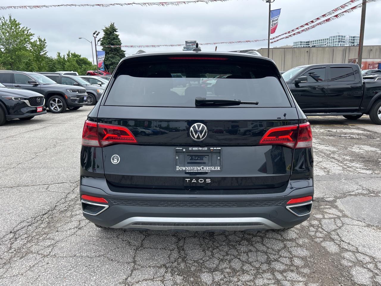 2024 Volkswagen Taos Comfortline w/Sunroof, Leather, Adaptive Cruise Photo