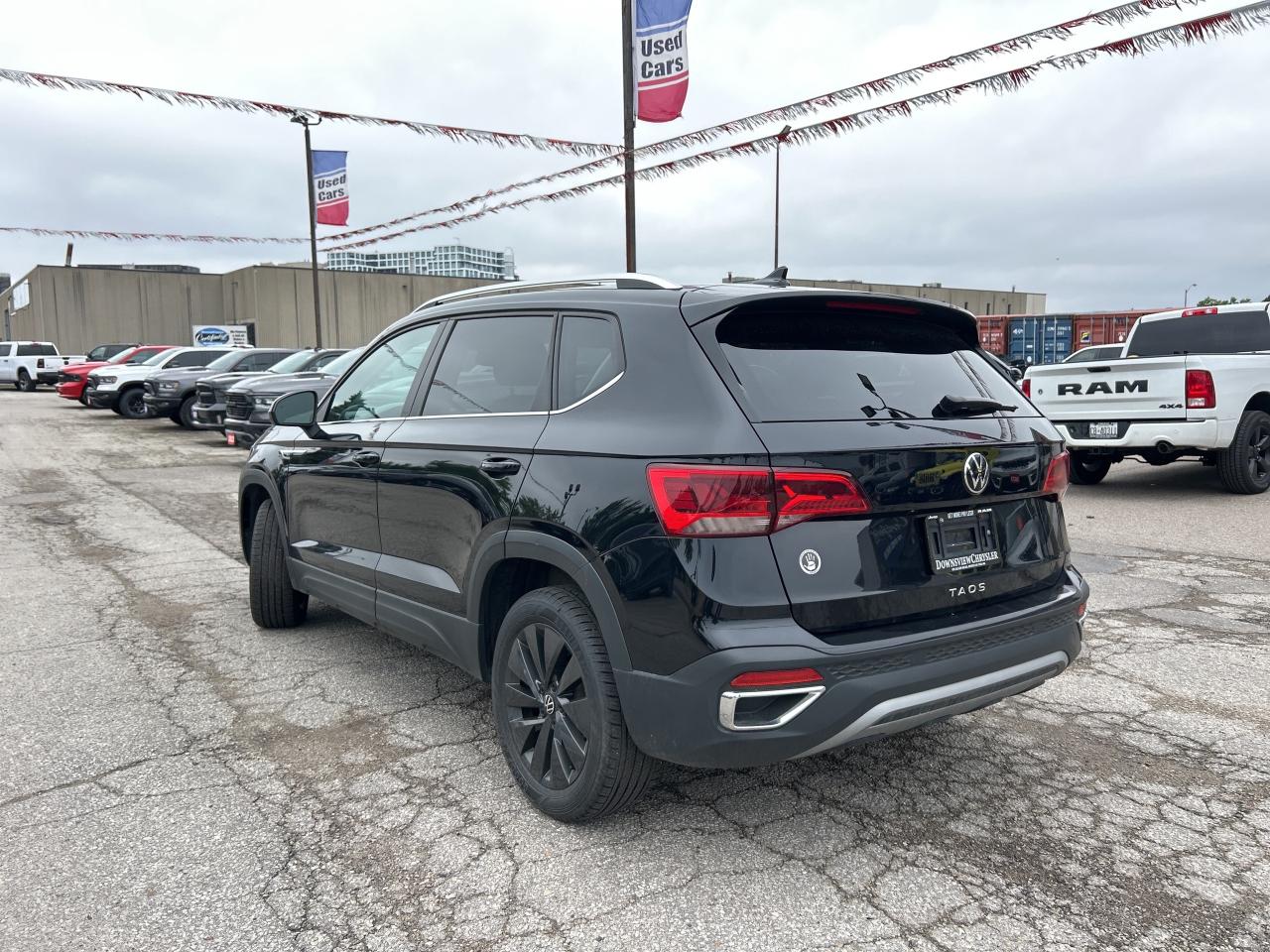 2024 Volkswagen Taos Comfortline w/Sunroof, Leather, Adaptive Cruise Photo