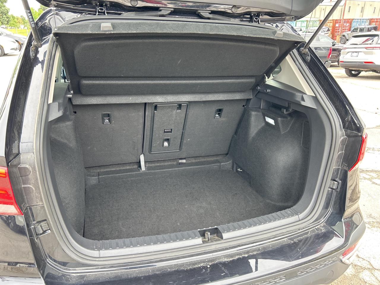 2024 Volkswagen Taos Comfortline w/Sunroof, Leather, Adaptive Cruise Photo