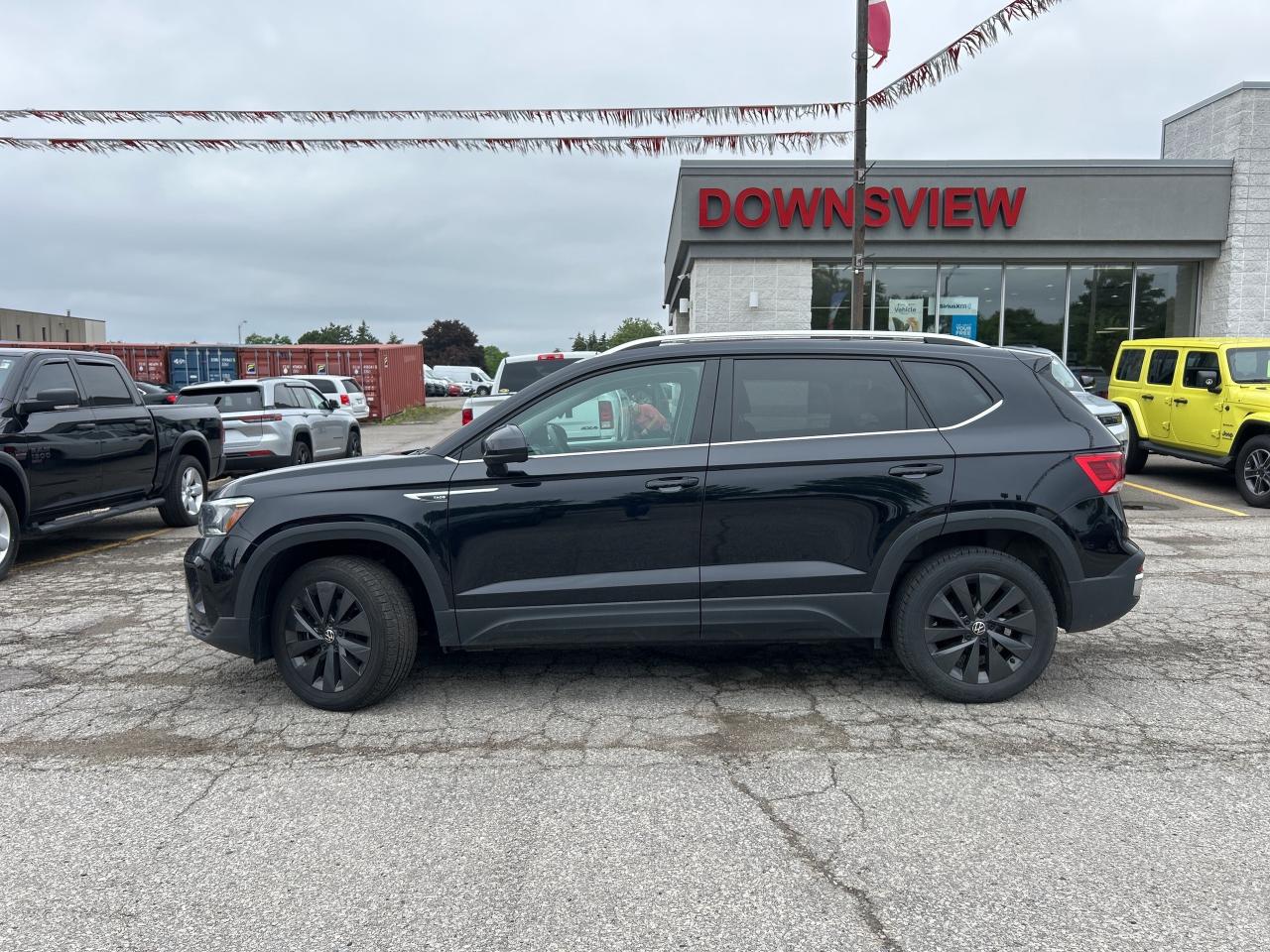 2024 Volkswagen Taos Comfortline w/Sunroof, Leather, Adaptive Cruise Photo