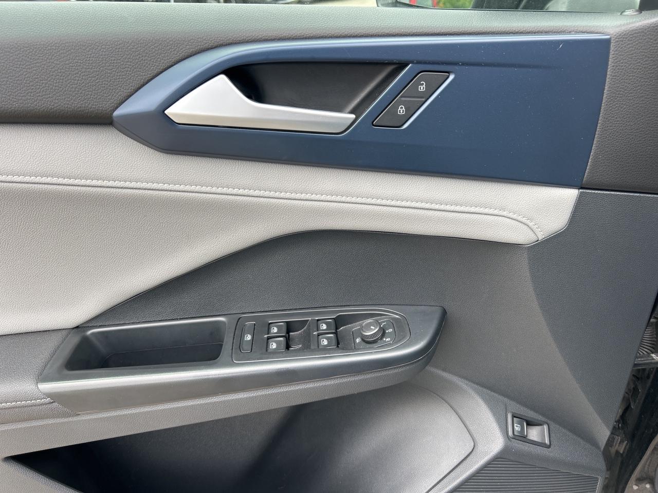 2024 Volkswagen Taos Comfortline w/Sunroof, Leather, Adaptive Cruise Photo