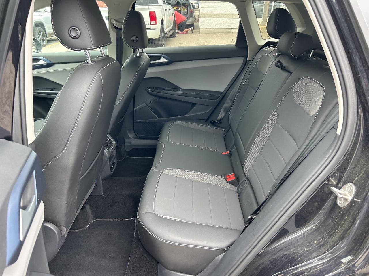 2024 Volkswagen Taos Comfortline w/Sunroof, Leather, Adaptive Cruise Photo