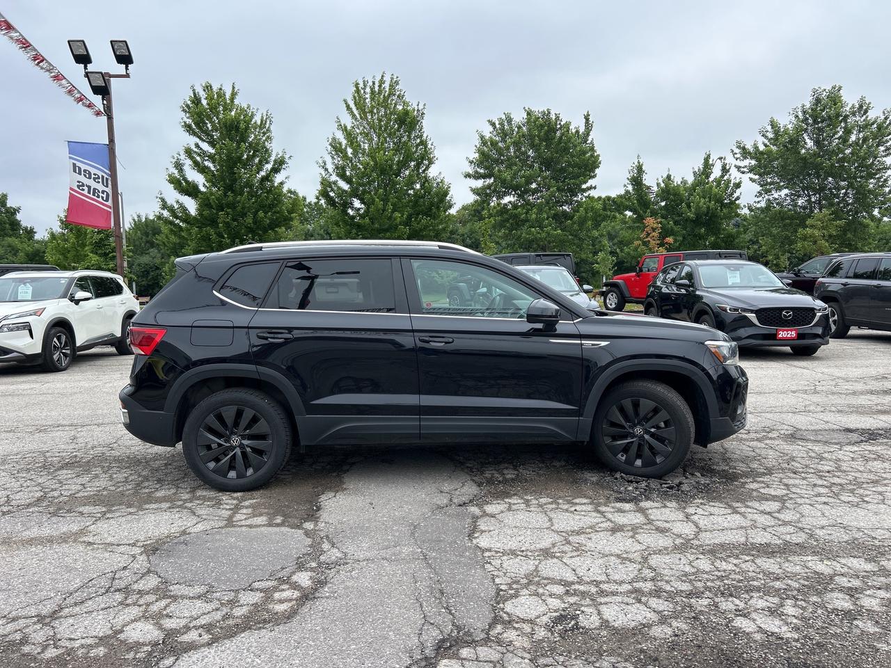 2024 Volkswagen Taos Comfortline w/Sunroof, Leather, Adaptive Cruise Photo