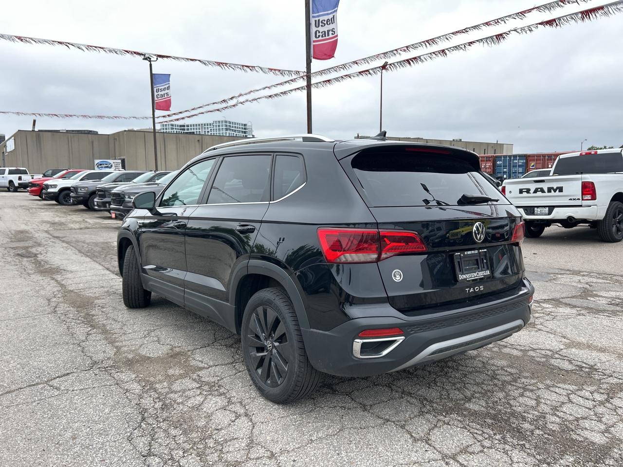 2024 Volkswagen Taos Comfortline w/Sunroof, Leather, Adaptive Cruise Photo