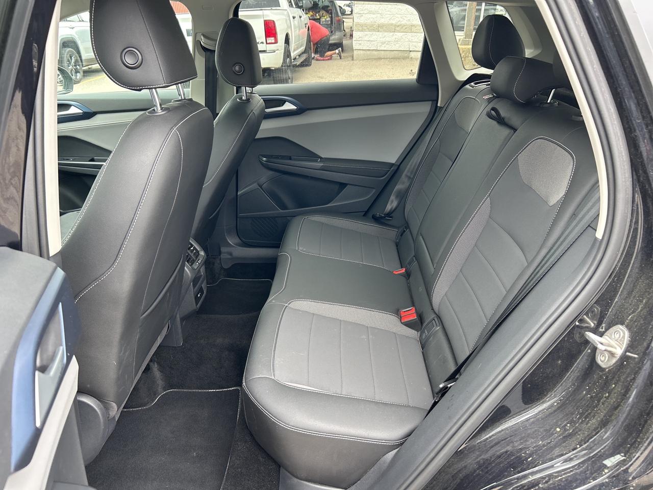2024 Volkswagen Taos Comfortline w/Sunroof, Leather, Adaptive Cruise Photo