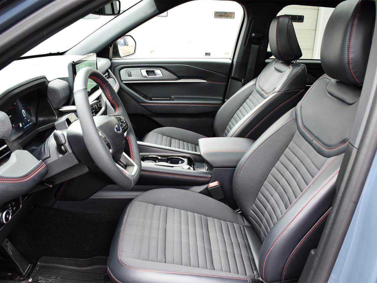 2025 Ford Explorer ST-Line 4WD Photo