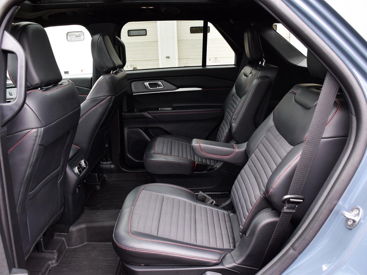 2025 Ford Explorer ST-Line 4WD Photo