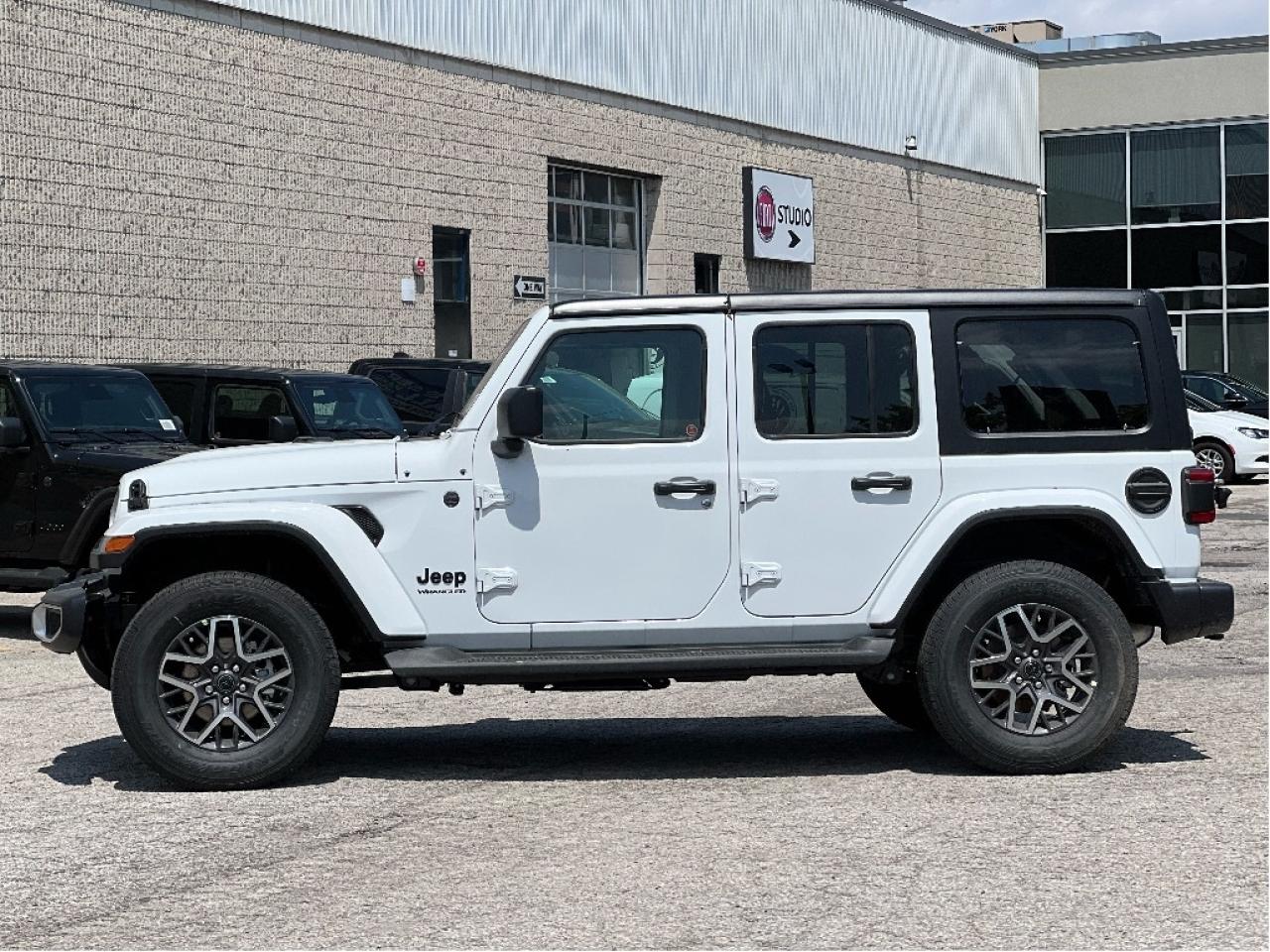 2025 Jeep Wrangler Sahara w/Safety Group, Side Steps Photo2