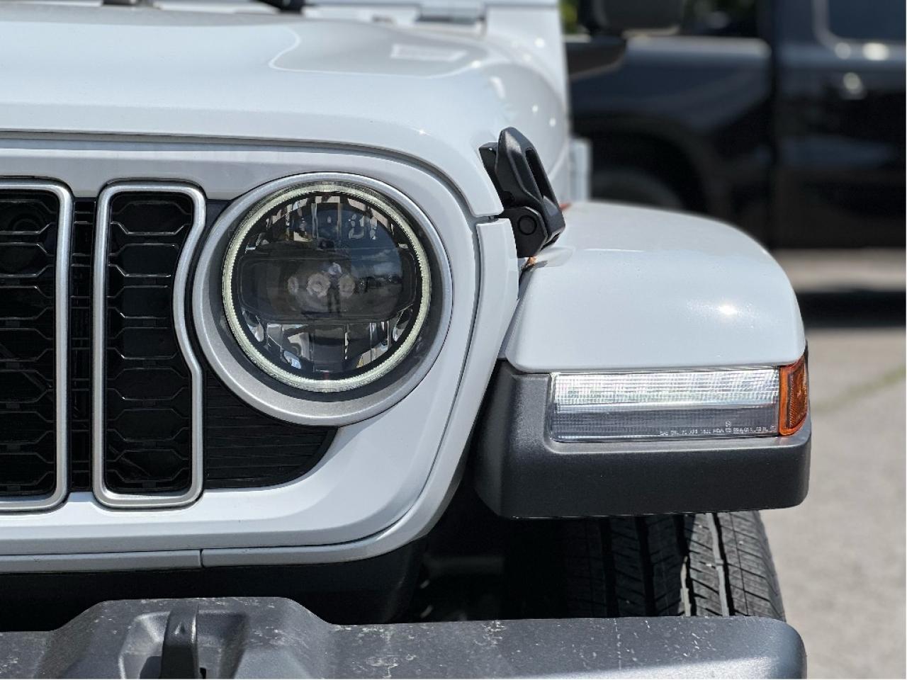 2025 Jeep Wrangler Sahara w/Safety Group, Side Steps Photo