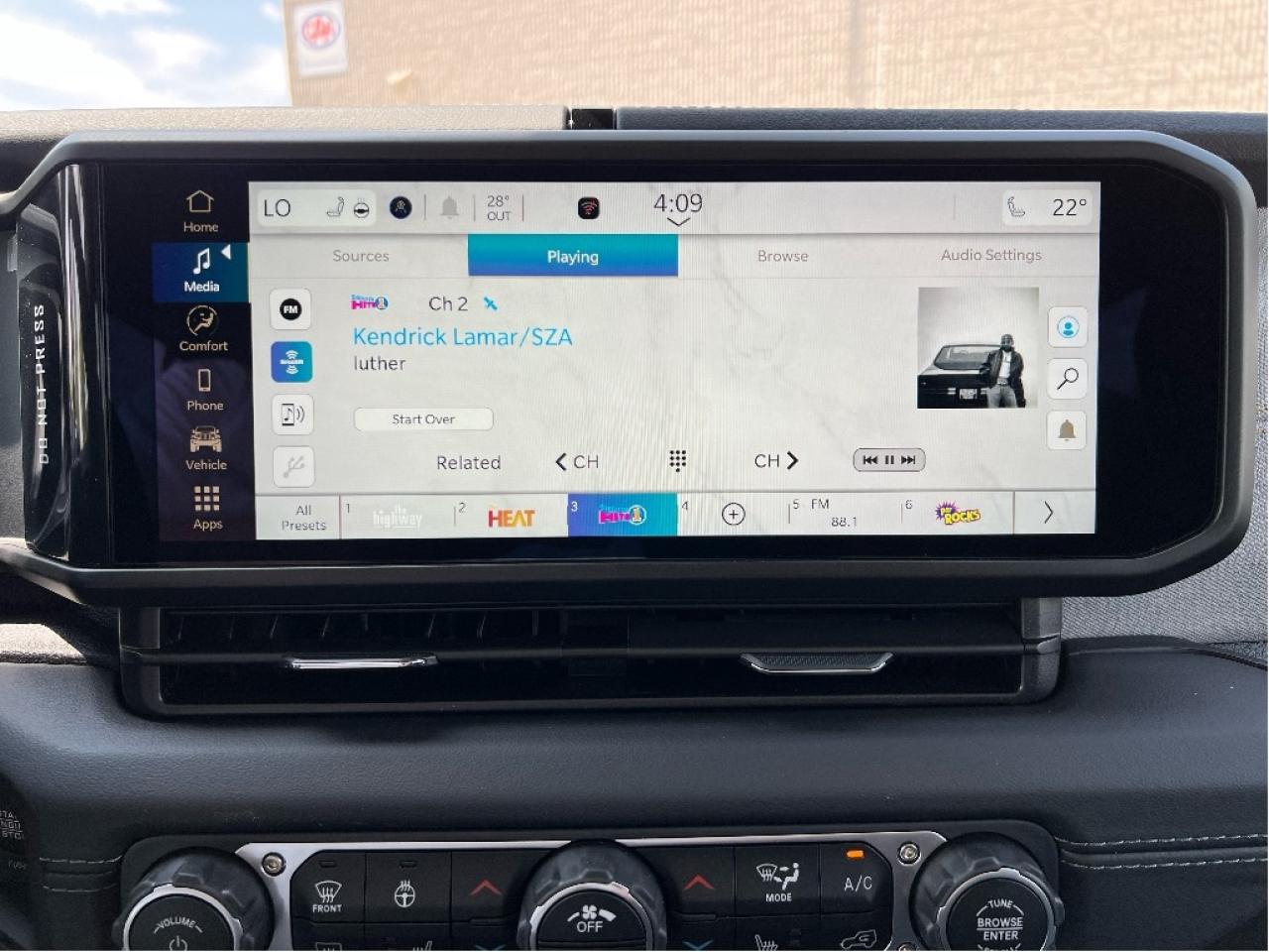 2025 Jeep Wrangler Sahara w/Safety Group, Side Steps Photo