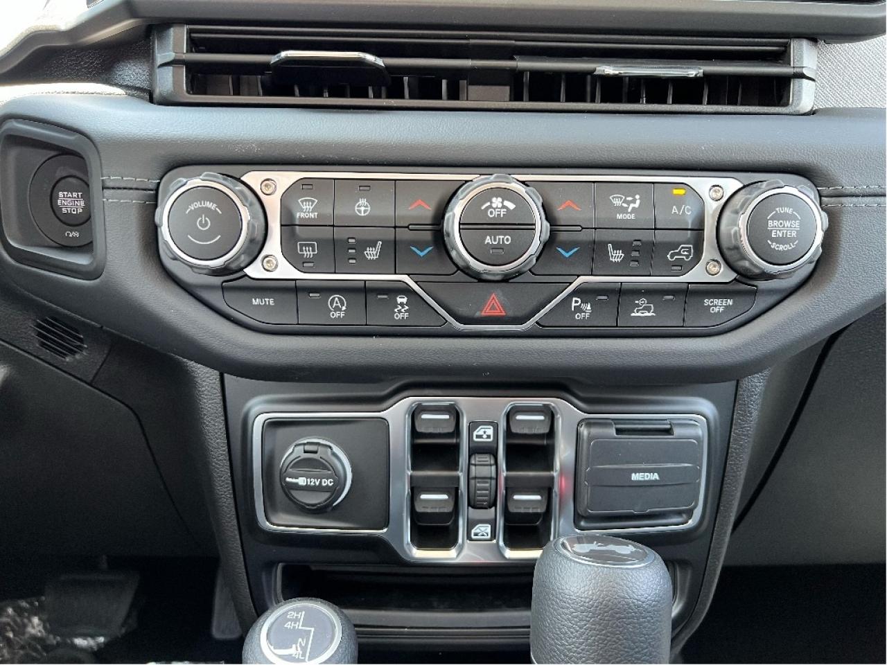 2025 Jeep Wrangler Sahara w/Safety Group, Side Steps Photo