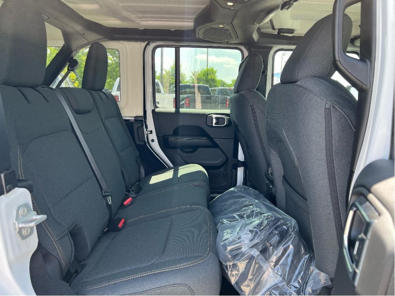 2025 Jeep Wrangler Sahara w/Safety Group, Side Steps Photo