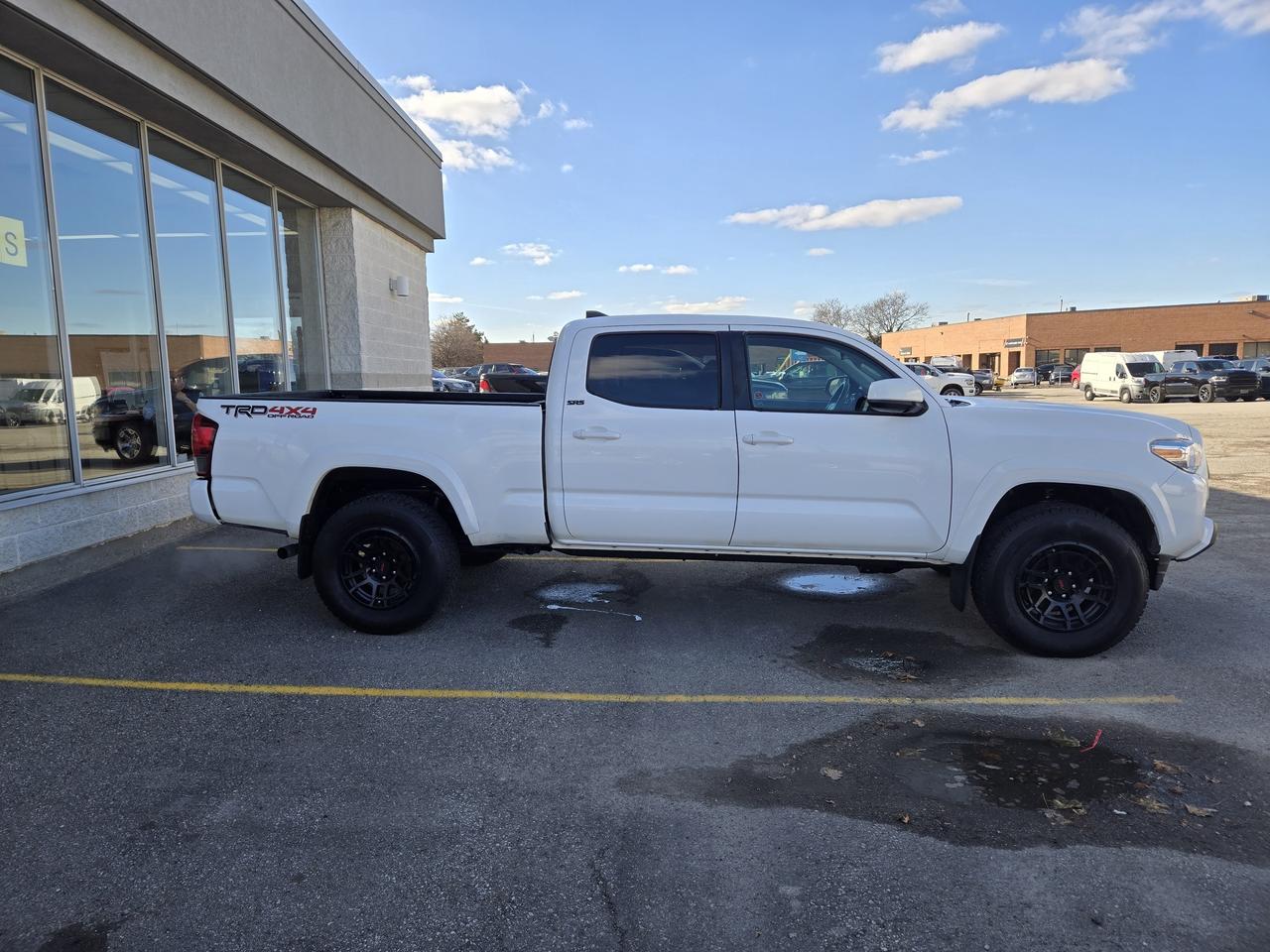 2021 Toyota Tacoma SR Double Cab 4x4 w/Heated Seats, Apple CarPlay Photo2