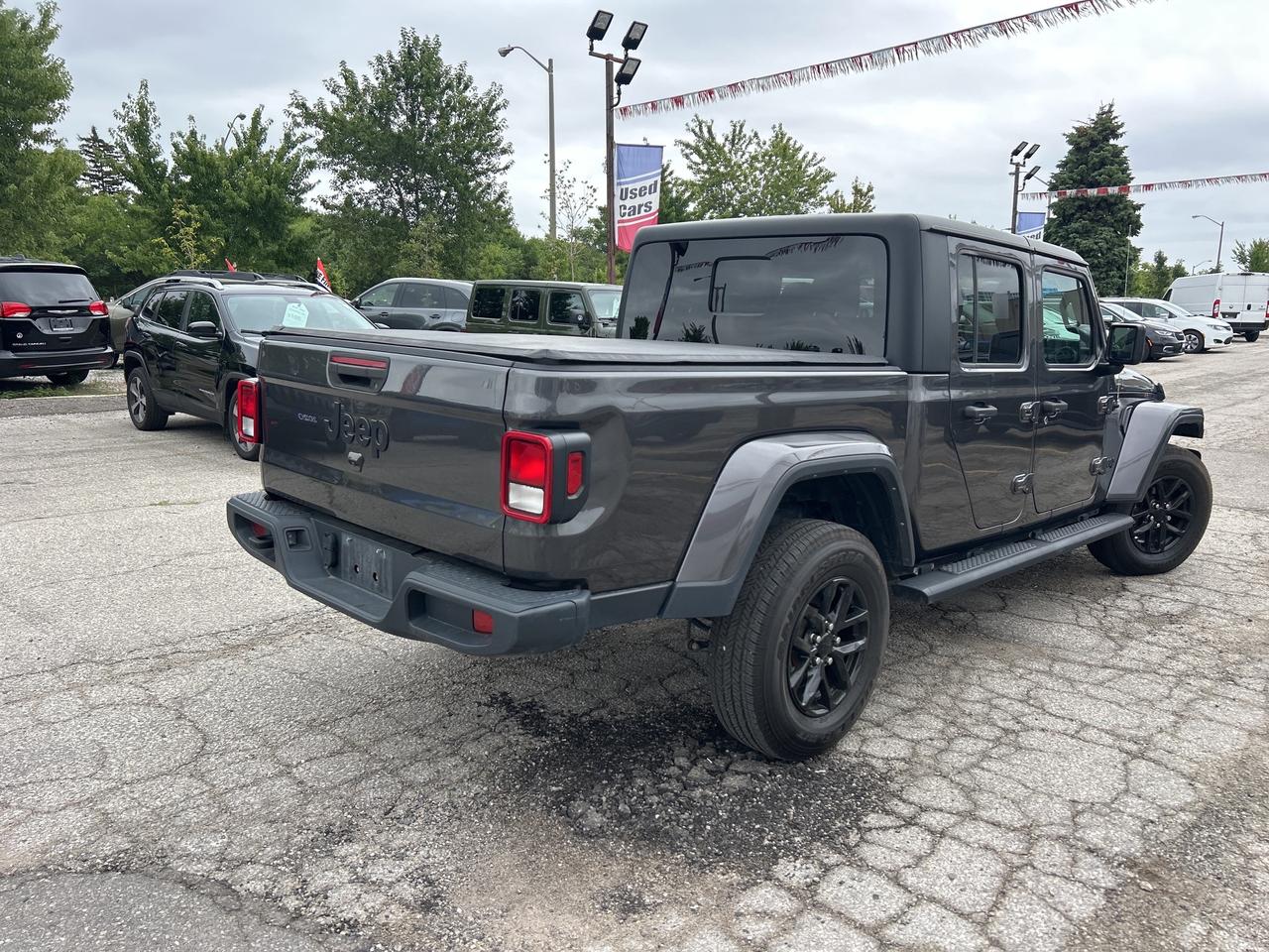 2022 Jeep Gladiator Sport S w/ 2 Tops, Tech Group, Cold Weather Group Photo4