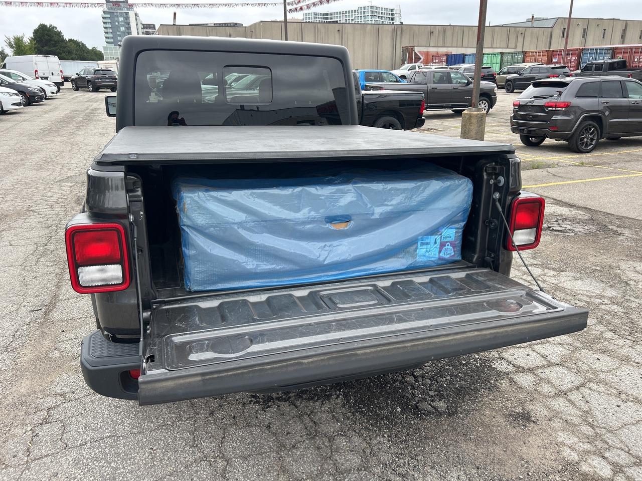 2022 Jeep Gladiator Sport S w/Tech Group, Cold Weather Group, Dual Top Photo