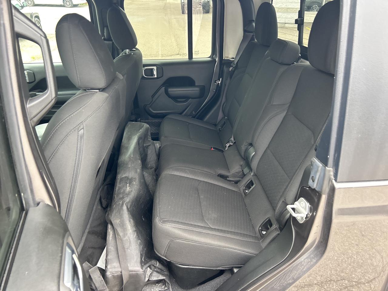 2022 Jeep Gladiator Sport S w/Tech Group, Cold Weather Group, Dual Top Photo