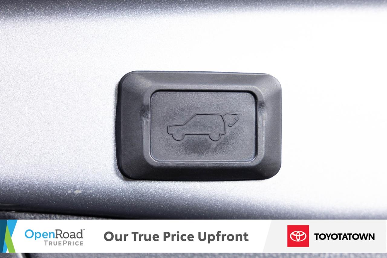 2020 Toyota RAV4 XLE! ACCIDENT FREE! LOADED! Photo