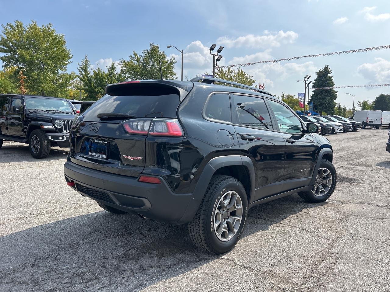 2022 Jeep Cherokee Trailhawk 4x4 w/Blind Spot, Heated Seats, Car Play Photo