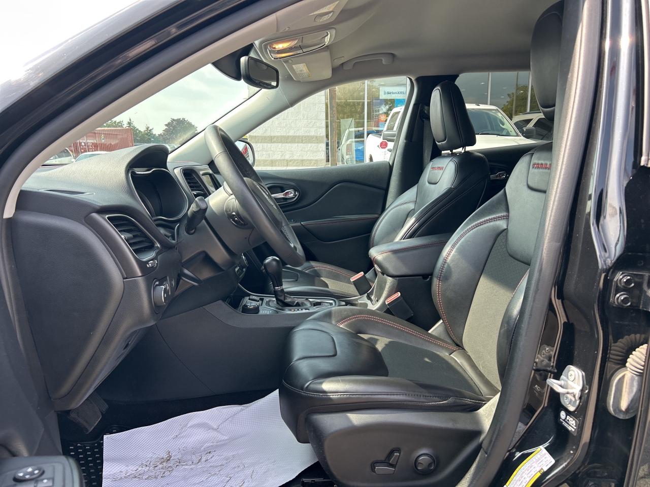 2022 Jeep Cherokee Trailhawk 4x4 w/Blind Spot, Heated Seats, Car Play Photo