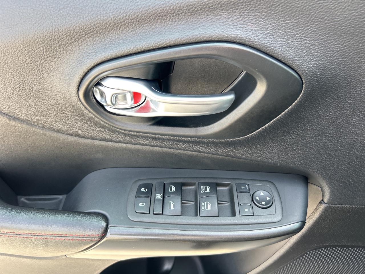 2022 Jeep Cherokee Trailhawk 4x4 w/Blind Spot, Heated Seats, Car Play Photo