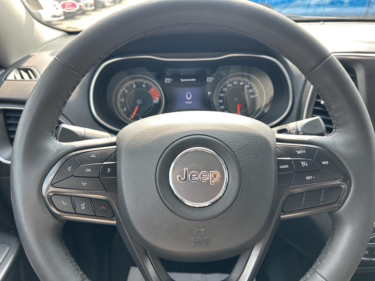 2022 Jeep Cherokee Trailhawk 4x4 w/Blind Spot, Heated Seats, Car Play Photo