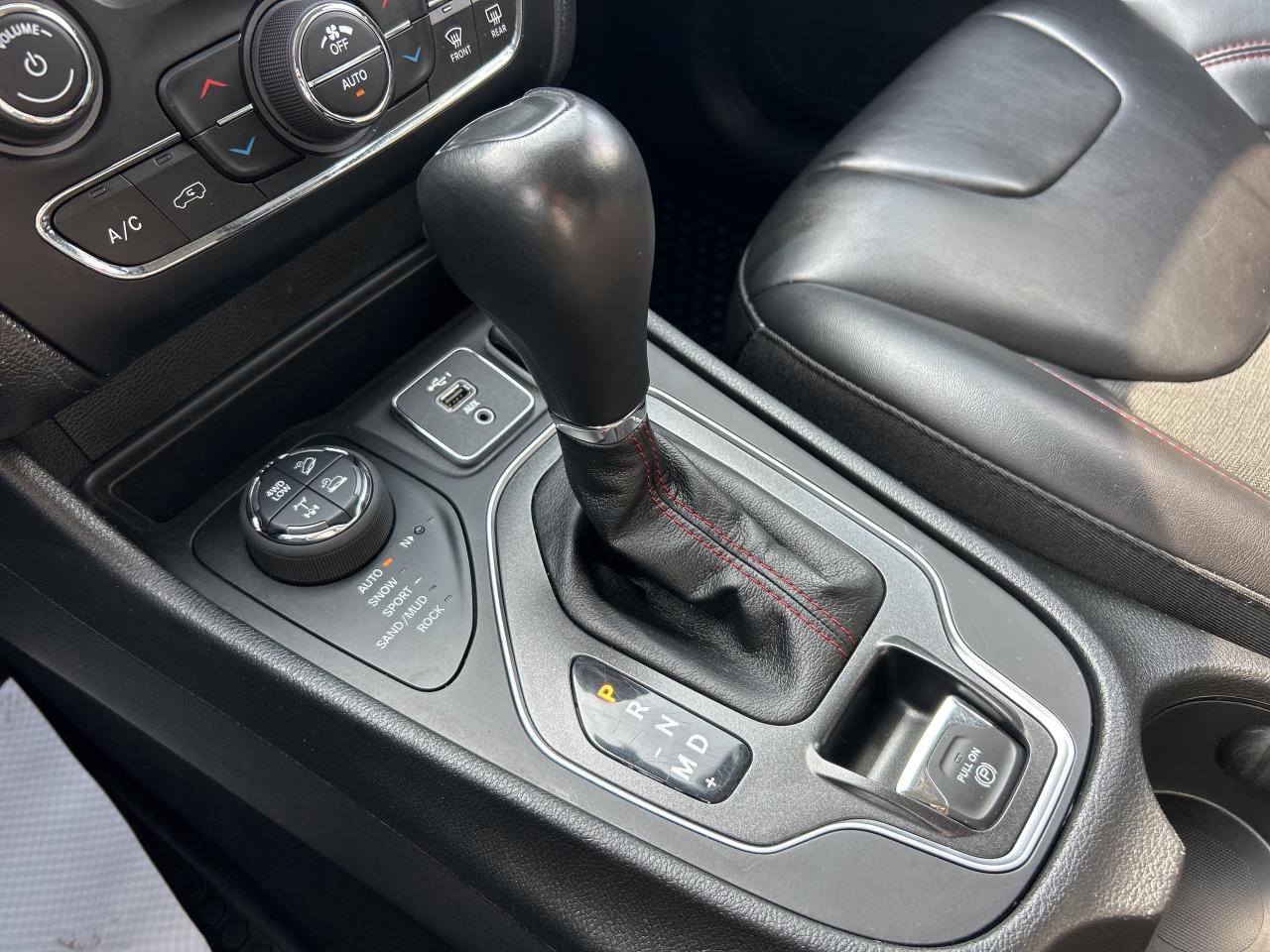 2022 Jeep Cherokee Trailhawk 4x4 w/Blind Spot, Heated Seats, Car Play Photo