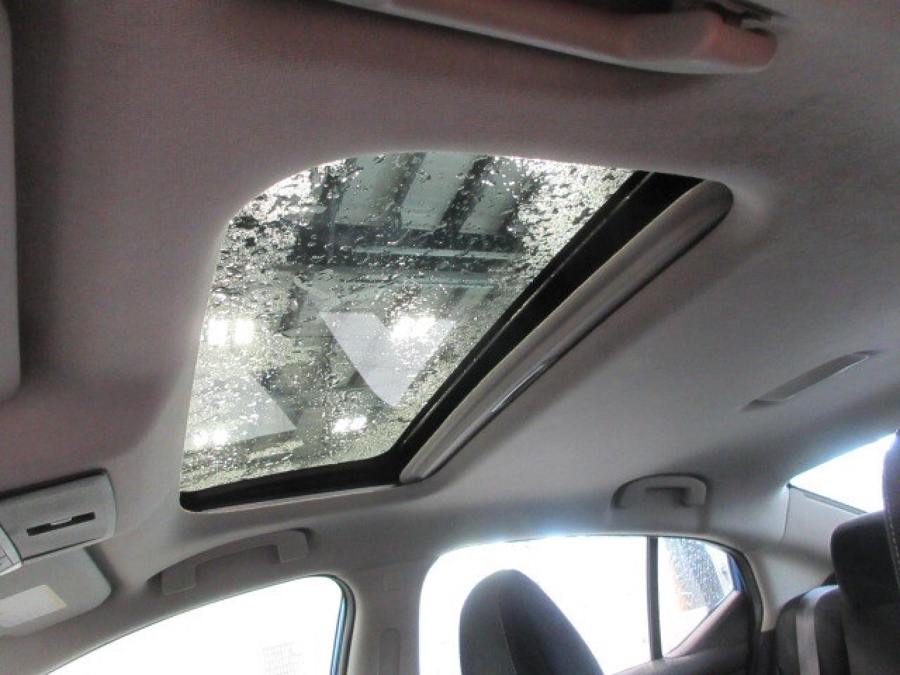 2021 Nissan Sentra SV, ROOF, HTD. SEATS, ALLOYS, APPLE/ANDROID, 47K! Photo