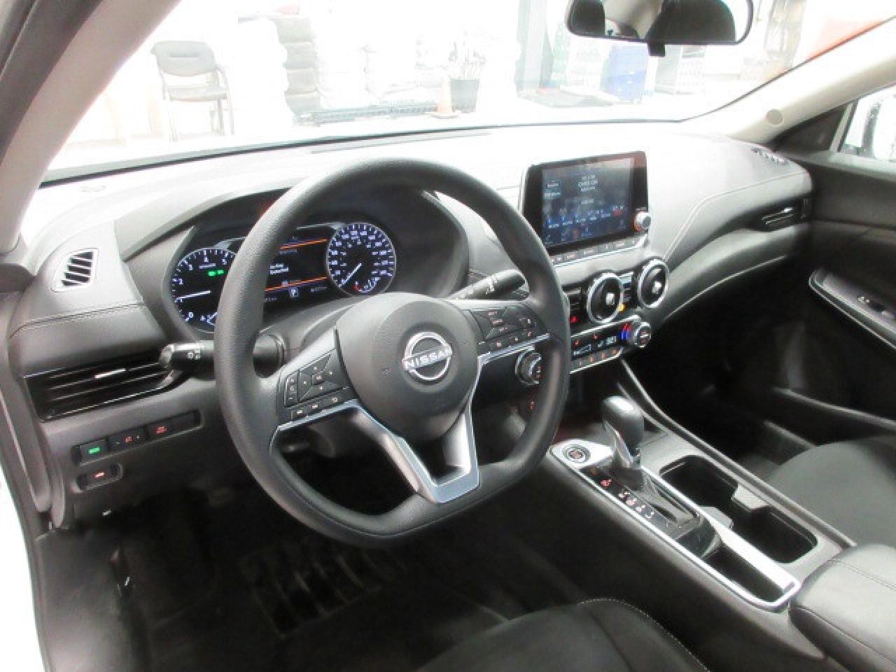 2024 Nissan Sentra SV, HTD. SEATS, ALLOYS, A/C, APPLE/ANDROID, 51K! Photo