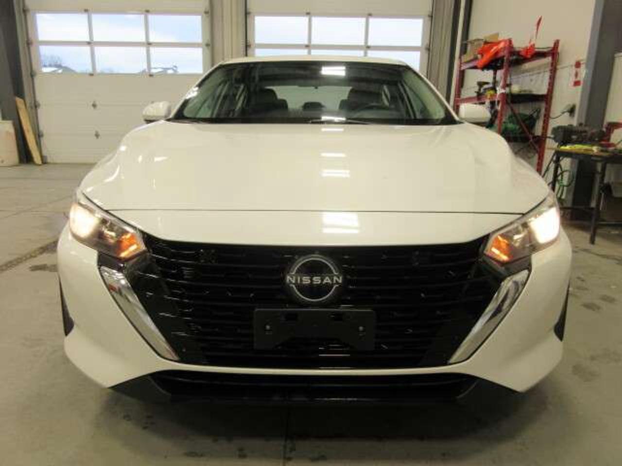 2024 Nissan Sentra SV, HTD. SEATS, ALLOYS, A/C, APPLE/ANDROID, 51K! Photo
