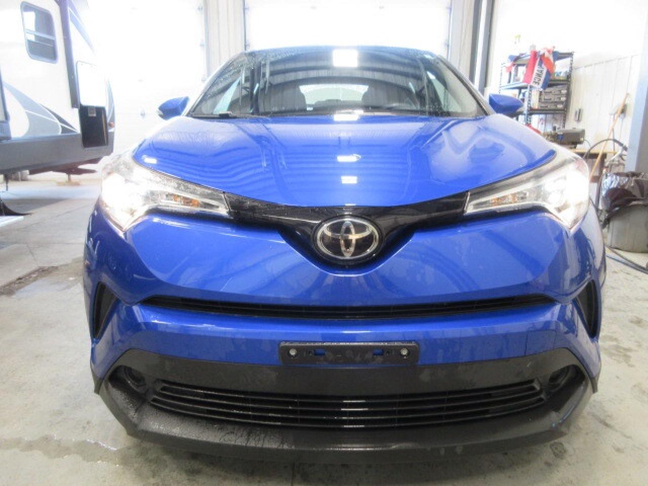 2019 Toyota C-HR CLEAN CARFAX! AUTO, A/C, BT, CAMERA, 99K! Photo