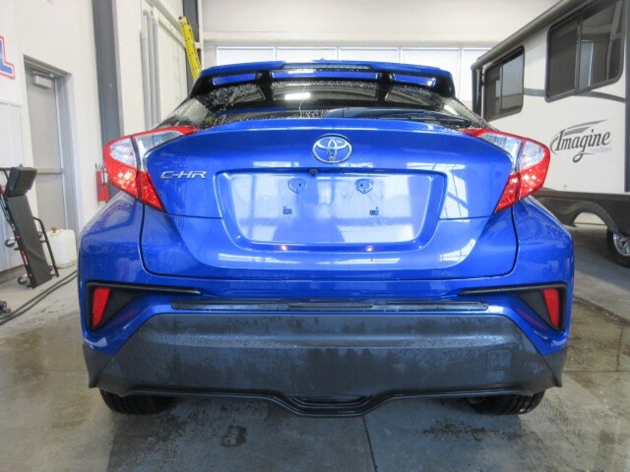 2019 Toyota C-HR CLEAN CARFAX! AUTO, A/C, BT, CAMERA, 99K! Photo