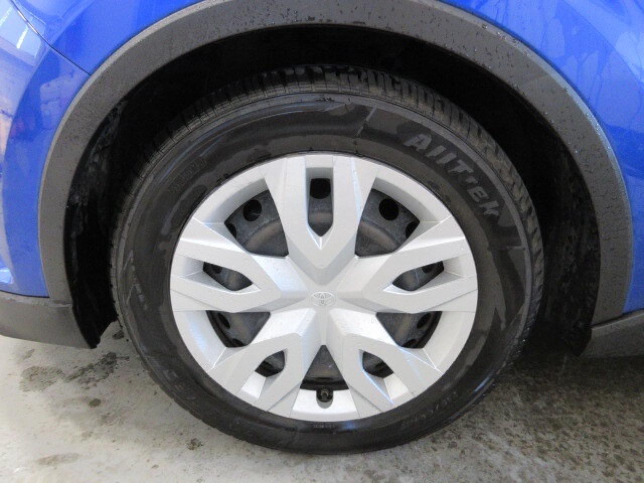 2019 Toyota C-HR CLEAN CARFAX! AUTO, A/C, BT, CAMERA, 99K! Photo