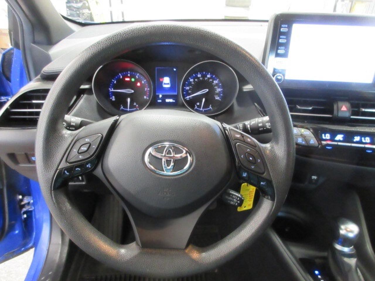 2019 Toyota C-HR CLEAN CARFAX! AUTO, A/C, BT, CAMERA, 99K! Photo