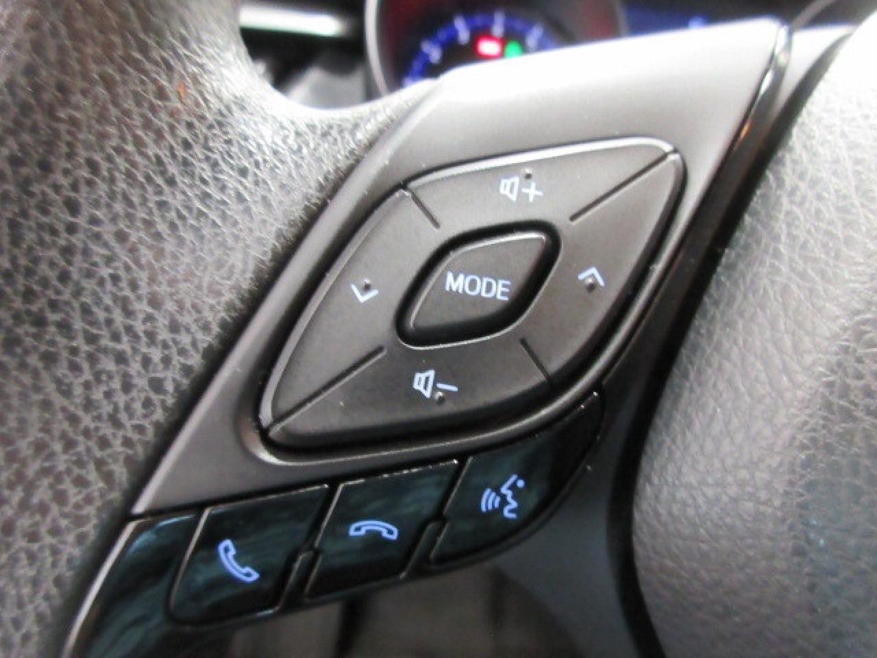 2019 Toyota C-HR CLEAN CARFAX! AUTO, A/C, BT, CAMERA, 99K! Photo