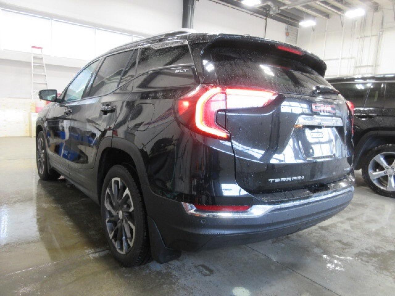 2022 GMC Terrain SLT AWD, NAV, ROOF, LEATHER, APPLE/ANDROID, 69K! Photo