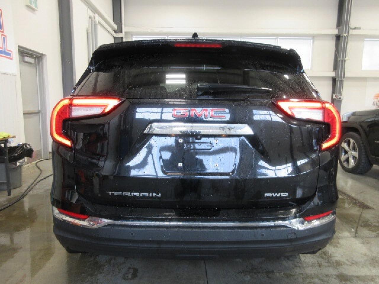 2022 GMC Terrain SLT AWD, NAV, ROOF, LEATHER, APPLE/ANDROID, 69K! Photo