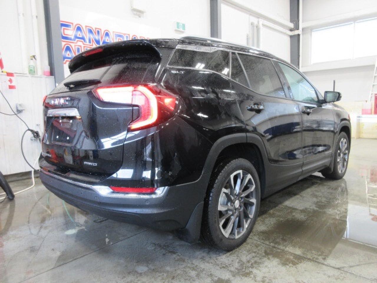 2022 GMC Terrain SLT AWD, NAV, ROOF, LEATHER, APPLE/ANDROID, 69K! Photo